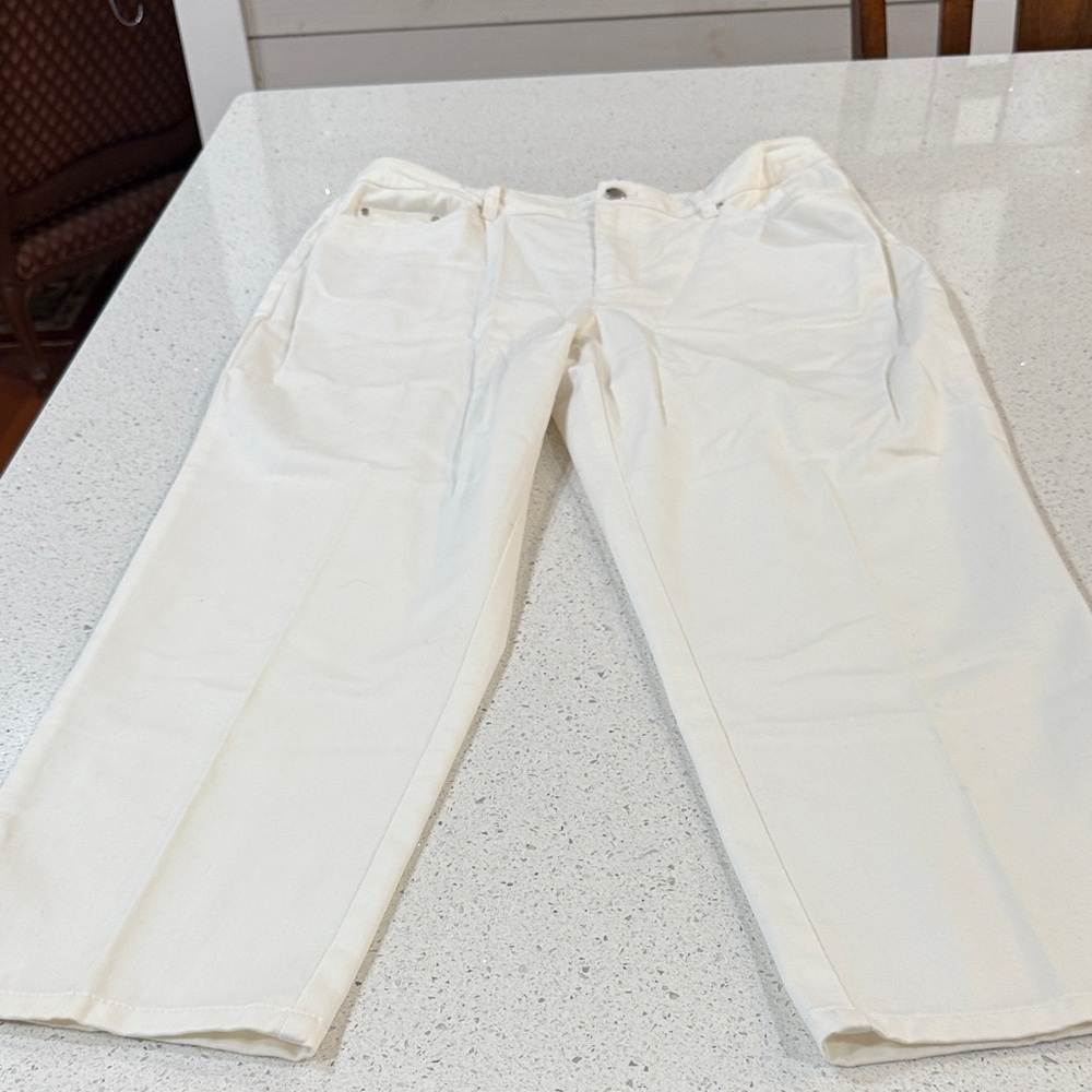 Jones New York Cream Capris